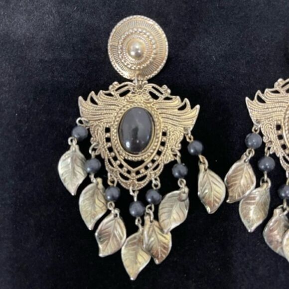 Vintage Metal Tin Silvertone Runway Feather Black Bead Stone Pierced Lightweight - Picture 2 of 3